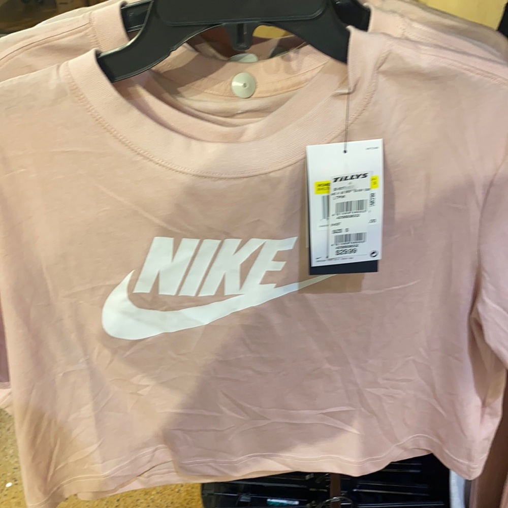Women’s Nike shirt (great color) short sleeve